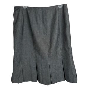 Gap Stretch Skirt. Size 8. Color Gray.